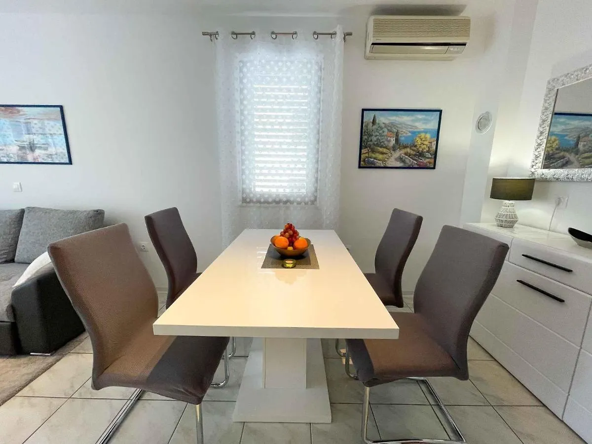 Apartments In Jadranovo 42068