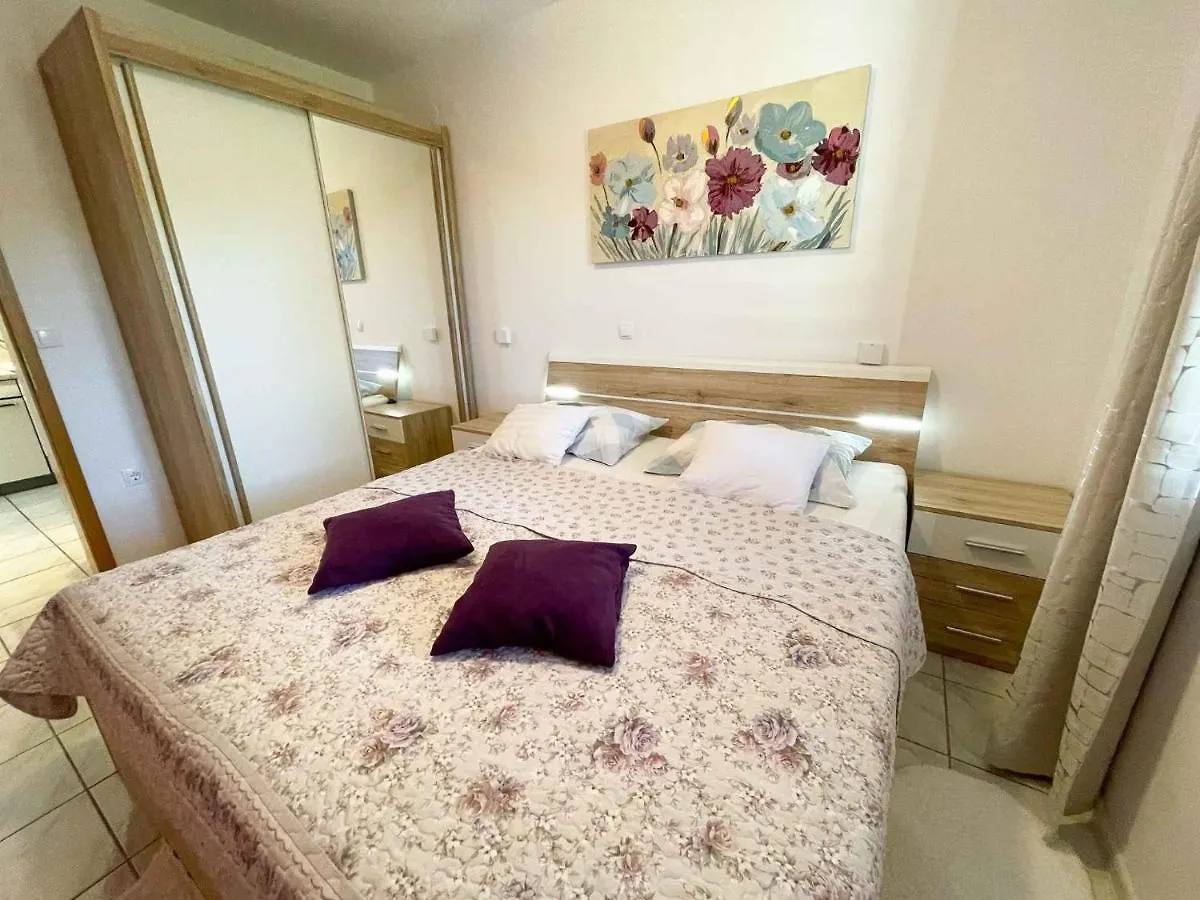 Apartments In Jadranovo 42068